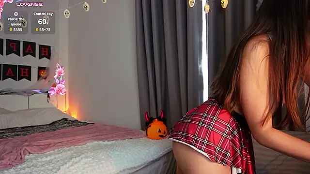 BellaTheryy - rub clit