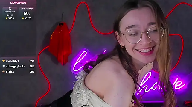 Lucy_Green - pat the butt