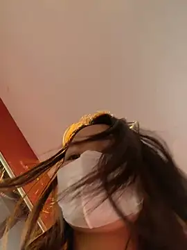Lucia_89 - wet my pussy in the cafe