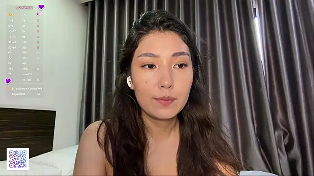 LindaHernandez - Take off my shorts and spank my ass