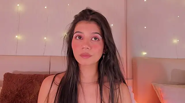 Pikayle - show pussy close