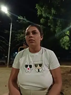 Mommy-Hot - Strange Touch my Tits In the public park