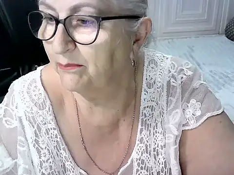LolkaAlyss - Massage the breasts with oil