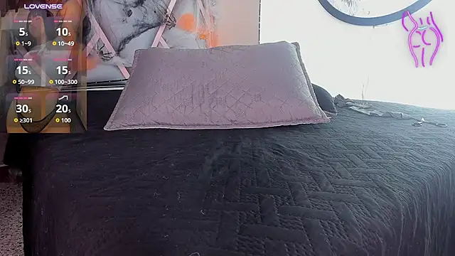 Aurora_tziu - red ass