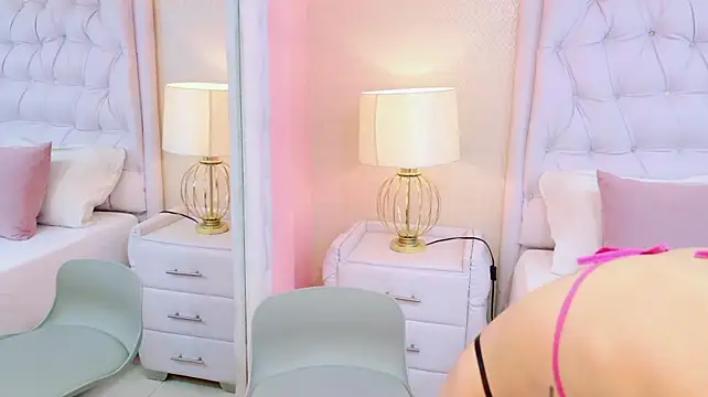MissAthziry - Total naked x1 min 🥰🔥