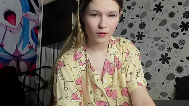 LynHillaire - Pinch my nipples ^-^