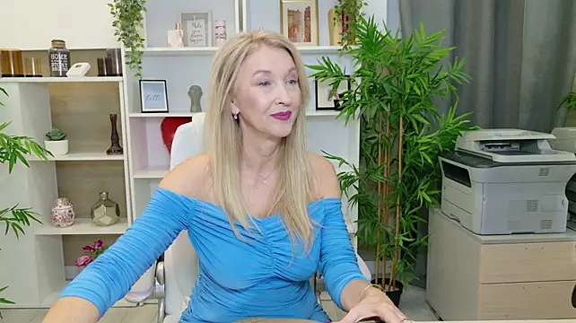 LadyLeea - Play with dildo between my boobs