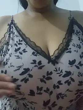 Lunix18 - Sin blusa 🔥