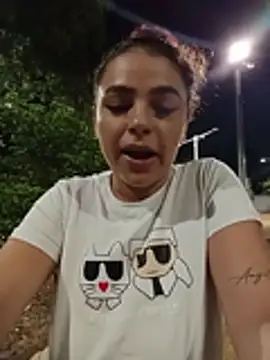 Mommy-Hot - Strange Touch my Tits In the public park