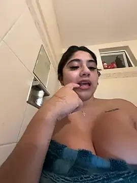 Monica17 - Lubricate las tetas 🍒