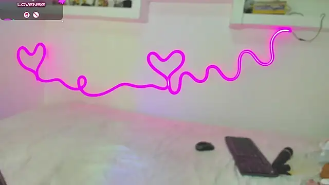 RosseeTobe - Make wet my pussy with domi💦