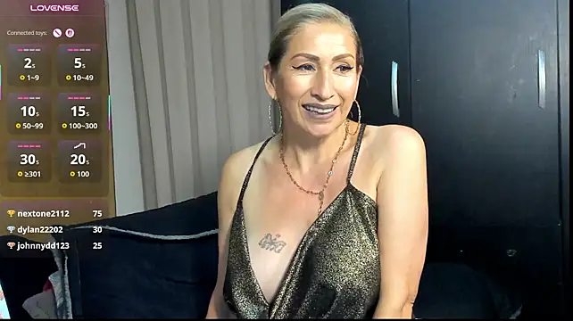 LilyQueen_cg - get a shirt wet and rub nipples