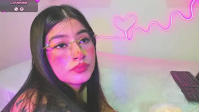 RosseeTobe - Make wet my pussy with domi💦