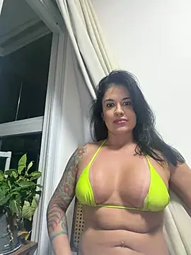 Priscilamt - Ficar de quatro batendo siririca por 2 m