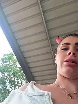 Aus_queen - Finger ass public outside