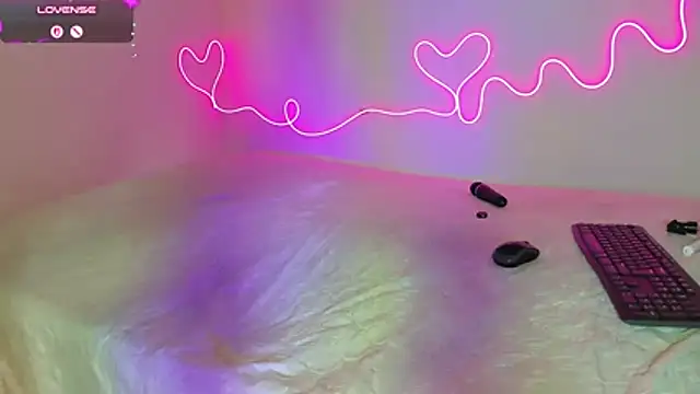 RosseeTobe - Make wet my pussy with domi💦