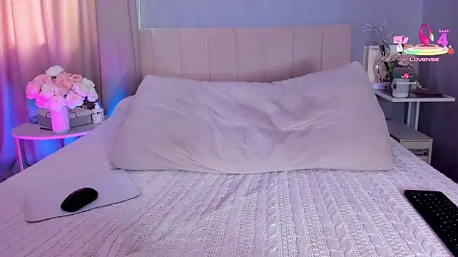 MissMiaTv - Glass Dildo Play