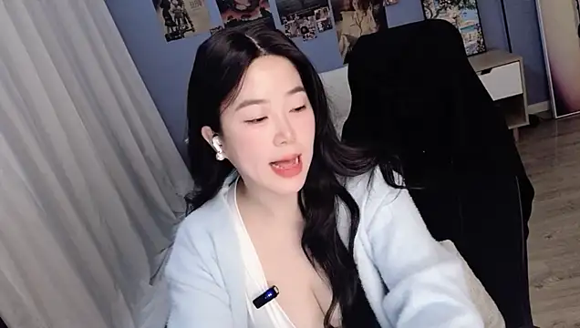 Xiaoai_007 - 半脱内内打屁股10下