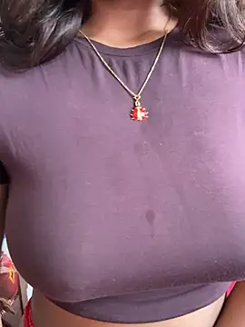 Naughtysaraaa - Wet my top