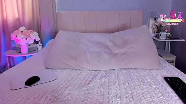 MissMiaTv - Glass Dildo Play