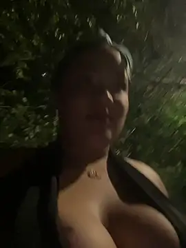 Dakota_JE - 🔥 Both girls showing their asses in pub