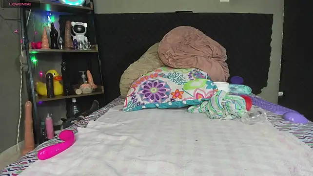 Shadia_Squirt - toy pink in ass