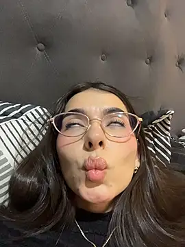 Coralinee_01 - Flash boobs 🍒