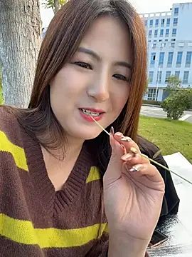 Lin-kesr - 户外咖啡厅完成目标脱掉内衣