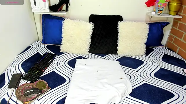Rukminilatin - Show nude in the free room ,anal