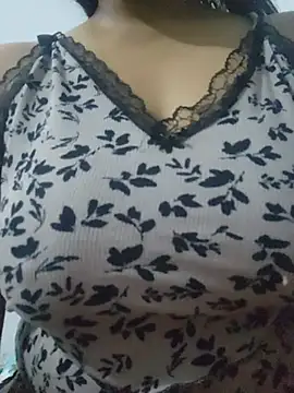Lunix18 - Sin blusa 🔥