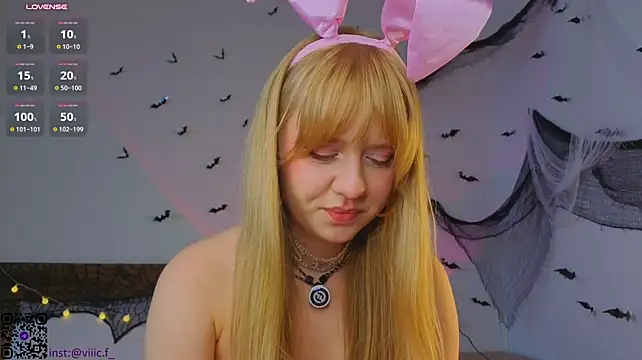 Victori_Fox - Shake and spank my booty