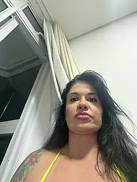 Priscilamt - Ficar de quatro batendo siririca por 2 m