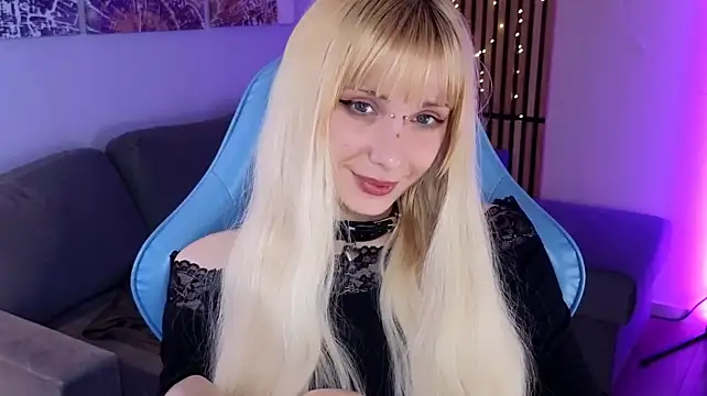 cherrie_bite