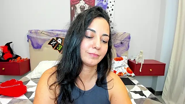 Linda_Insatiable - panties tease close +spread legs