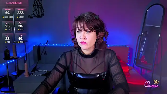 Goddess_Orsa - To tease under the skirt