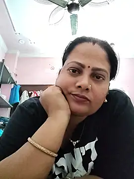 Hot_Aunty_44 - Boobs