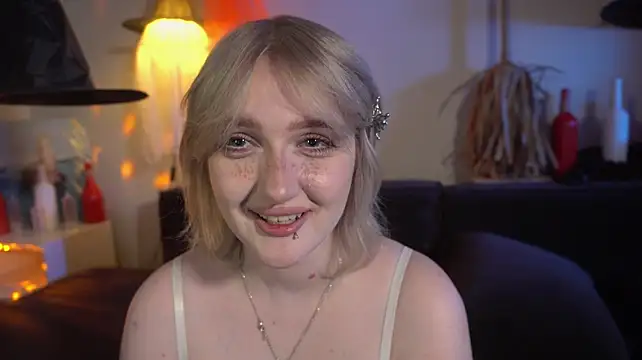 ELLIEJAY - tease with boobs