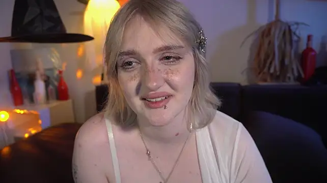ELLIEJAY - tease with boobs