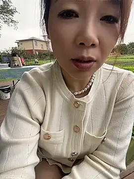 Si-si-love - 找男人用假阳具抽插我