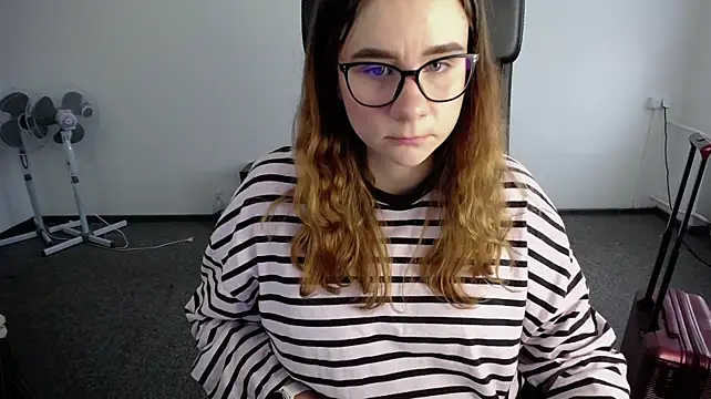 Littleviki7 - topless for 10 mins