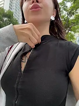 RosieDesire - rsky finger in pusy while being in crowd
