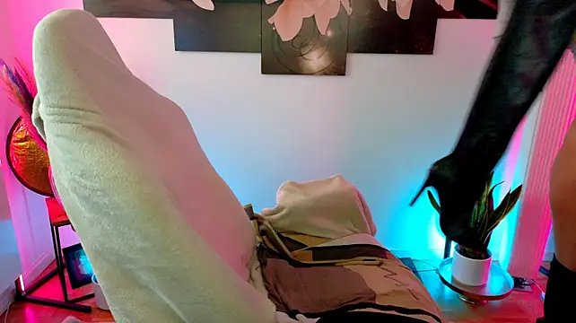 NatiLove35 - Pussy fingern + 1 Gratis dreh am Spaßrad