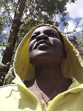 Kenyansexy1 - Flash pussy on Street