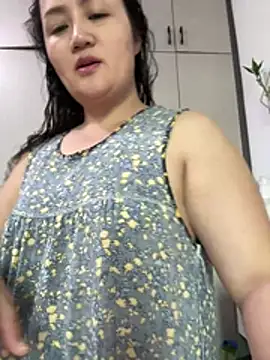 Amy1688 - 户外脱内裤特写小穴