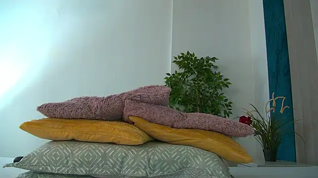 Foxxxy_MILF - Pour oil over my ass and spank it 😈