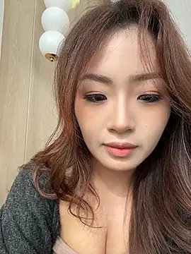 Yomi009 - 💐鲜花咖啡店坐异性大腿摸大腿内侧