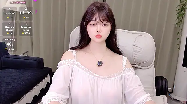 Uikyy1 - 大师和我说，我会为情所困，我一直以为是爱情，没想到是行情