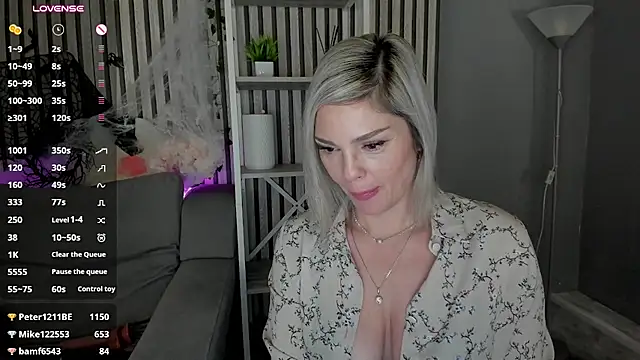 Betty_Brock - show feet close up <333