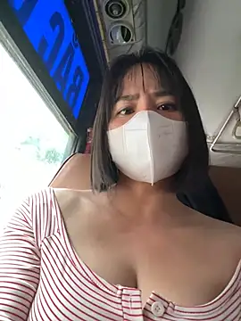 May-Squirt - Naked and squirt on the puplic