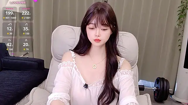 Uikyy1 - 大师和我说，我会为情所困，我一直以为是爱情，没想到是行情